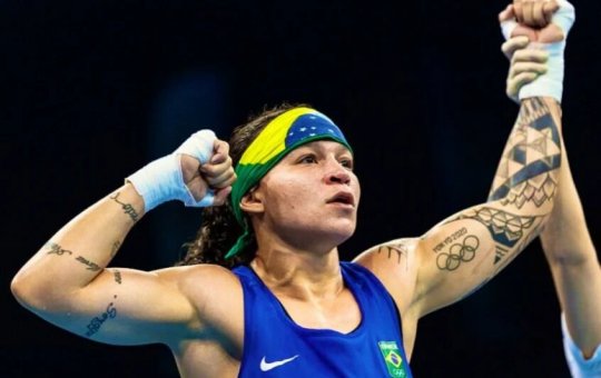 Com vitória nos EUA, baiana Bia Ferreira estreia no boxe profissional