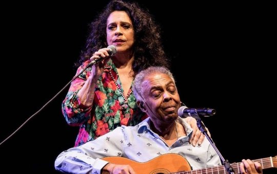 Gil faz homenagem a Gal Costa durante festival no Rio: "Querida irmã"