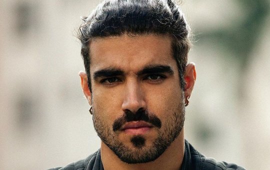 Caio Castro sofre acidente durante corrida em São Paulo