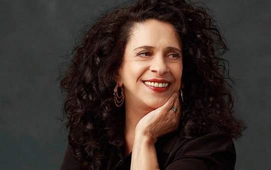 Prefeito do Rio de Janeiro promete construir estátua de Gal Costa em Ipanema