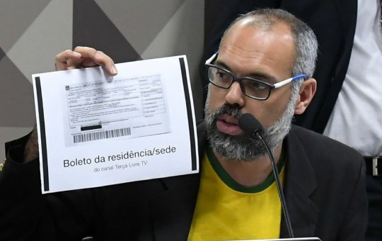 Foragido, Allan dos Santos  faz discurso durante ato bolsonarista em Nova York