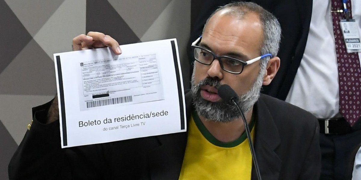 Foragido, Allan dos Santos  faz discurso durante ato bolsonarista em Nova York