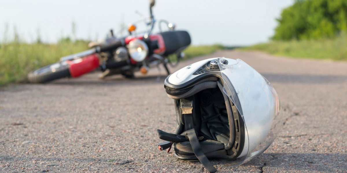 Salvador: motociclista cai e morre atropelado por carro