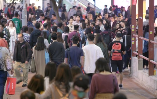 Planeta Terra atinge marca de oito bilhões de habitantes, diz site