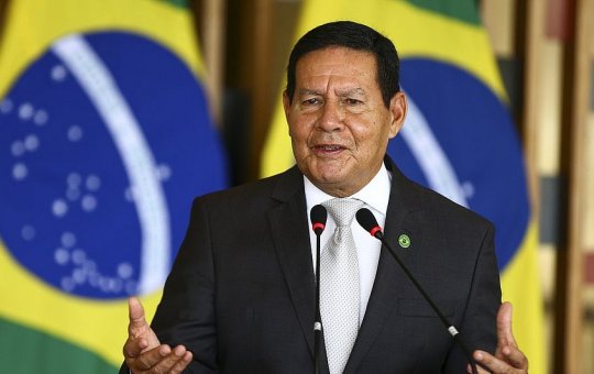 Mourão rejeitar assumir a entrega de faixa a Lula: ‘Não sou o presidente’