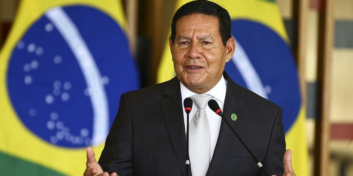 Mourão rejeitar assumir a entrega de faixa a Lula: ‘Não sou o presidente’