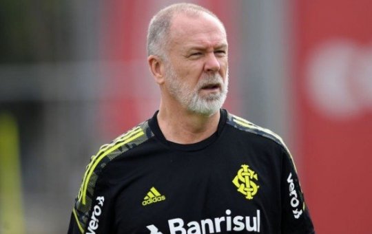 CBF nega contato com Mano Menezes após comentário de Caio Ribeiro sobre Seleção