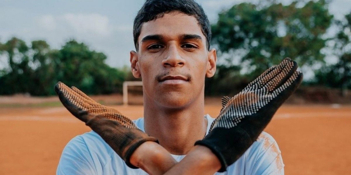Luva de Pedreiro conta que ganhou 100 mil dólares em publicidade