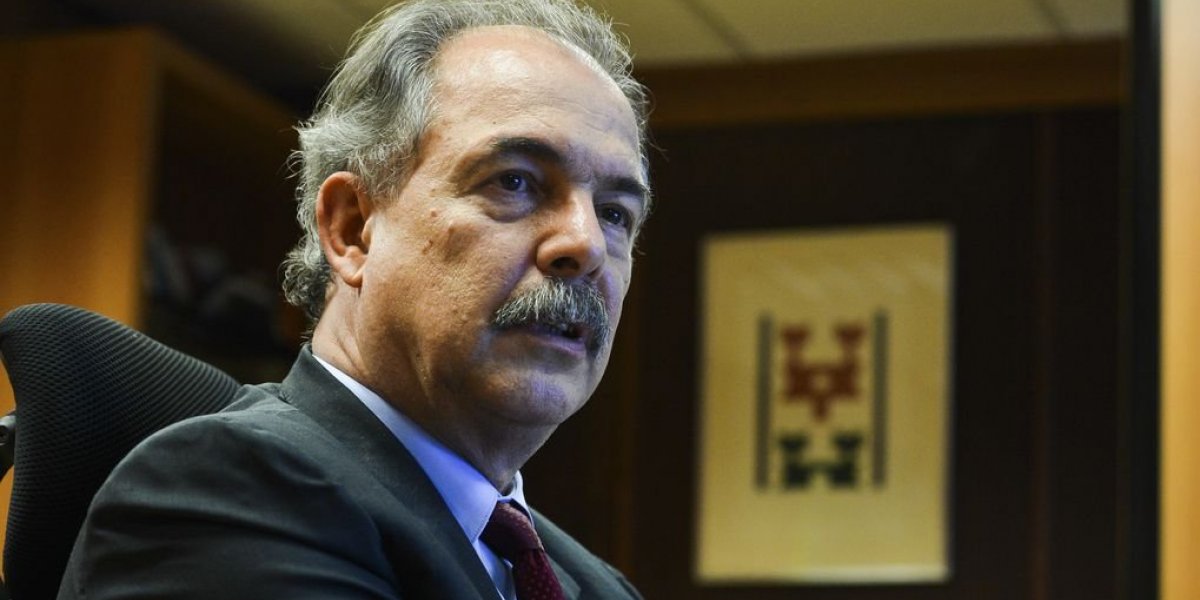 Mercadante garante civil como ministro da Defesa do governo Lula