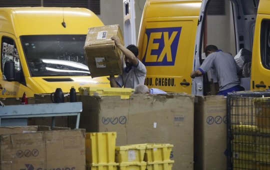 Governo eleito deve suspender processo de privatização dos Correios