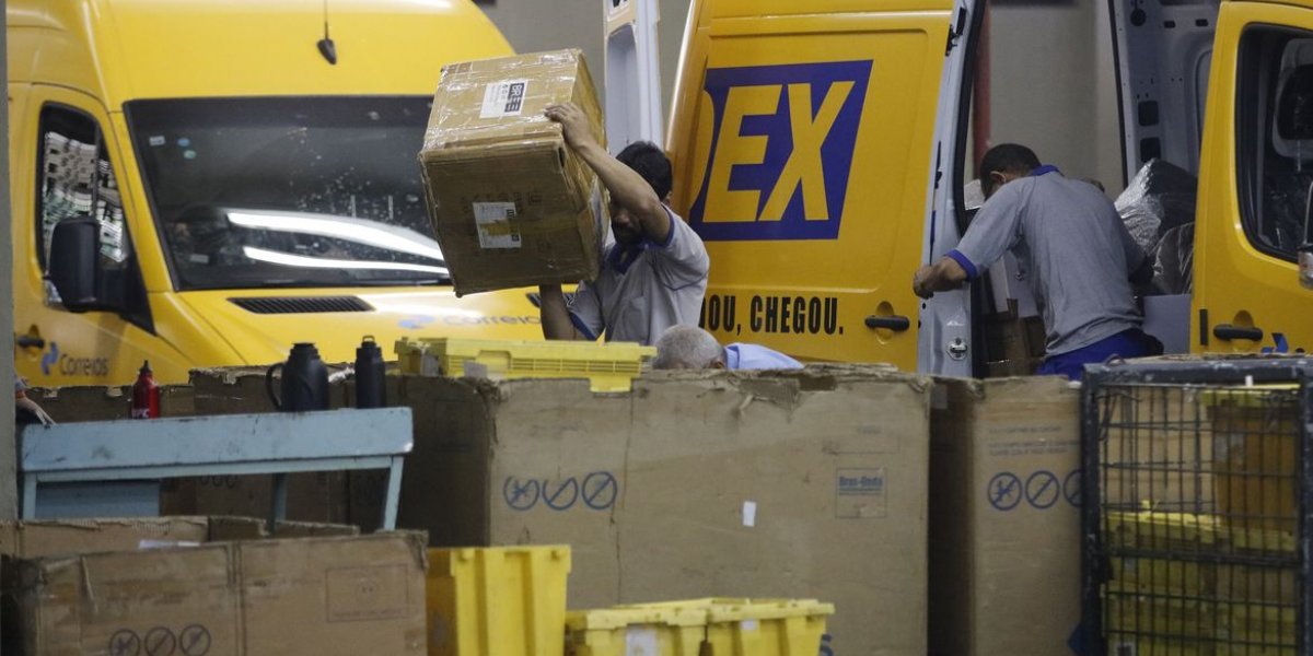 Governo eleito deve suspender processo de privatização dos Correios