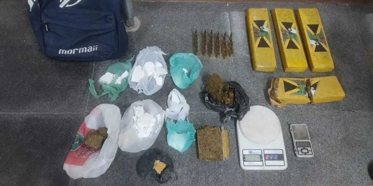 Polícia apreende 35 munições e drogas em oficina na cidade de Feira de Santana