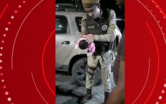 Recém-nascida é salva por PM após se engasgar no bairro de São Cristóvão