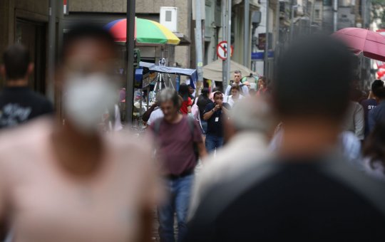 Covid-19: Brasil registra oito mortes e 4,3 mil casos em 24 horas