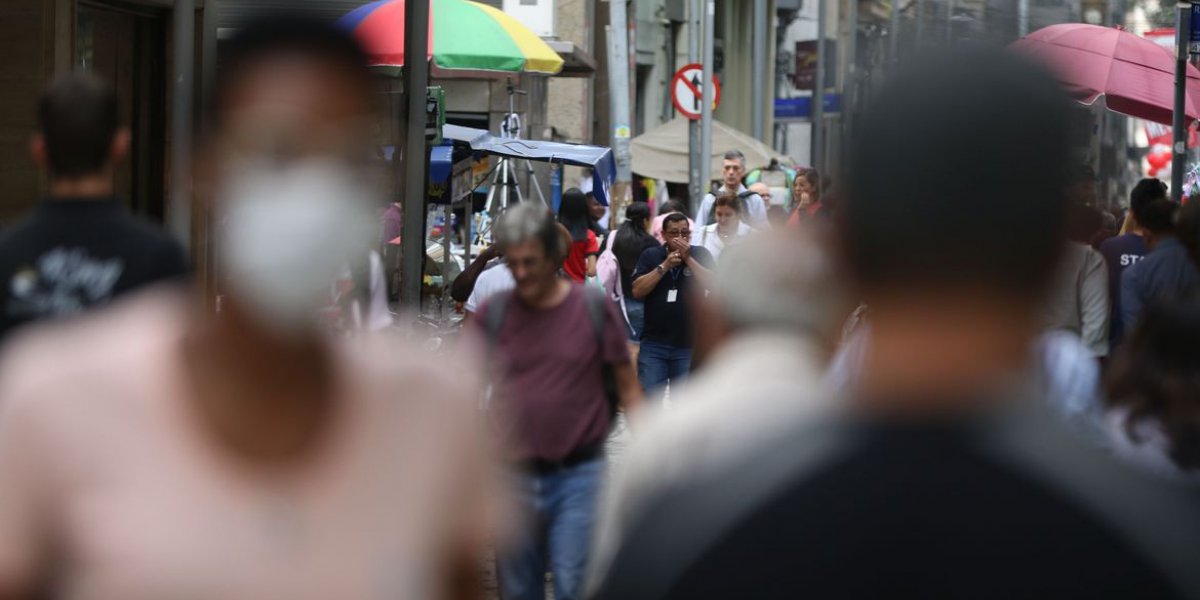 Covid-19: Brasil registra oito mortes e 4,3 mil casos em 24 horas