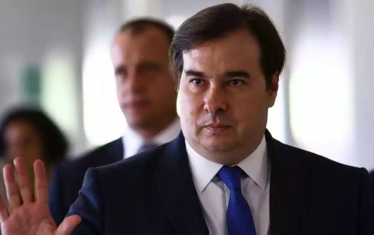 "Não sabem o que é fato e o que é fake", diz Rodrigo Maia após ser hostilizado