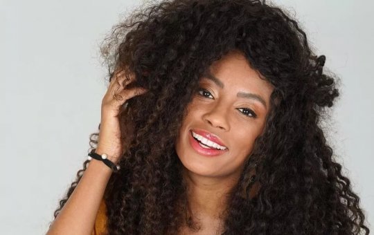 Lumena publica vídeo contando piada e divide opniões na web