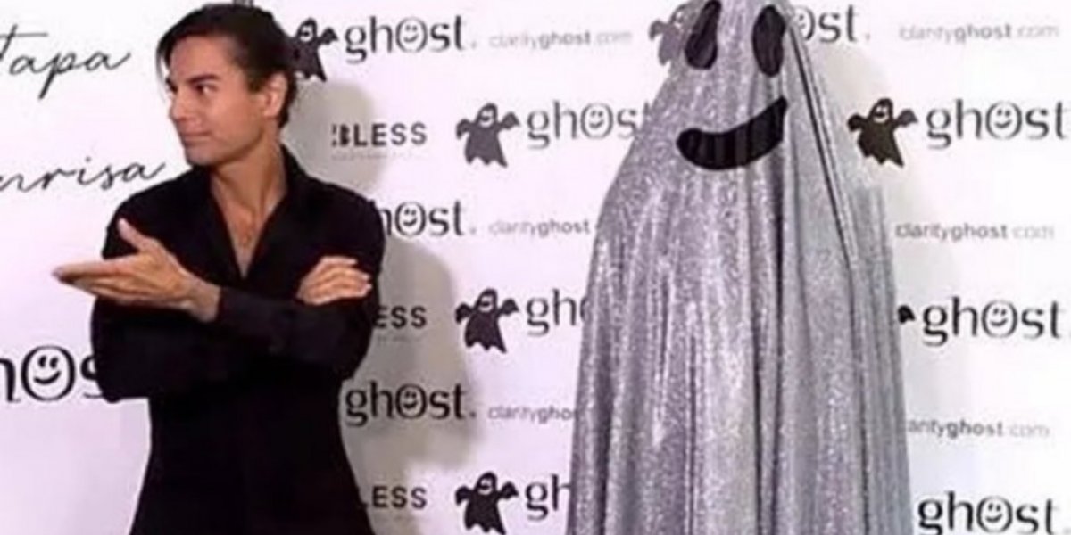 Filho de Julio Iglesias é detonado na web ao apresentar namorada como 'fantasma'