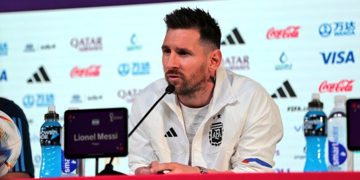 Messi aparece com tornozelo inchado, mas treina normalmente com a Argentina