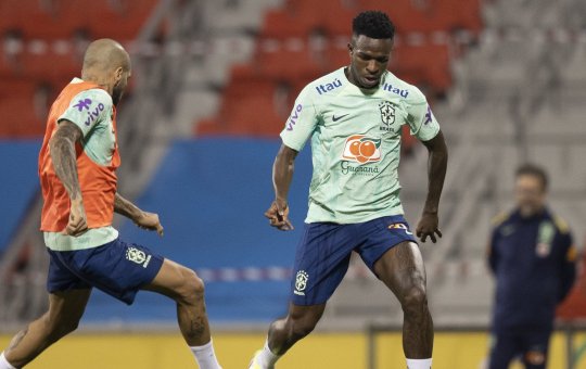 Foto vazada em treino da Seleção indica Vini Jr no time titular