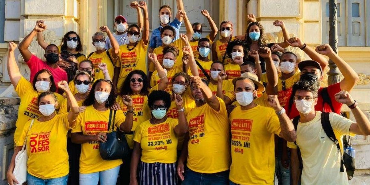 Professores da rede municipal de Feira de Santana paralisam atividades