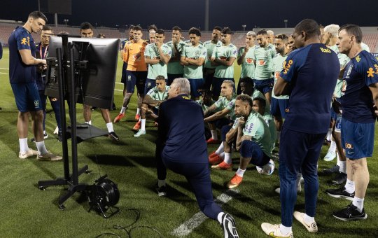 Seleção Brasileira: Tite escolhe time ofensivo e escala Paquetá e Vini Jr juntos