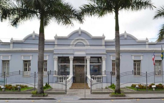 Briga entre vereadores em Feira de Santana termina com agressão física