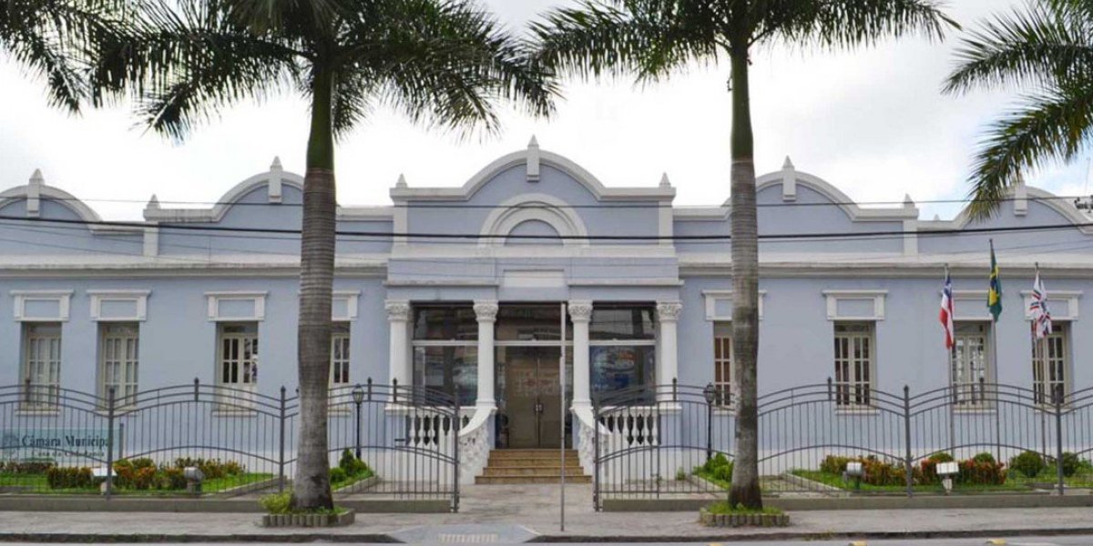 Briga entre vereadores em Feira de Santana termina com agressão física