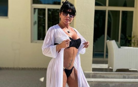 Gretchen é detonada na web após publicar foto de biquíni no Catar