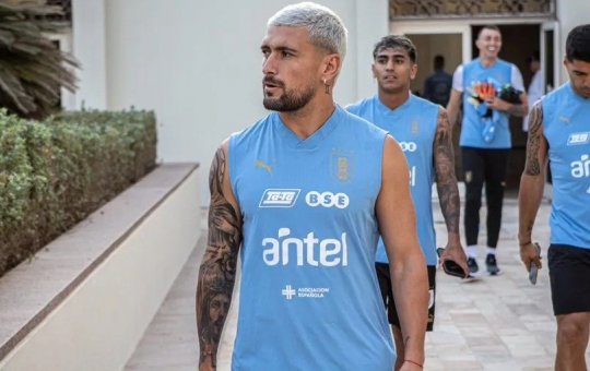 Arrascaeta não sai do banco em jogo do Uruguai e explica: "Opção do treinador"