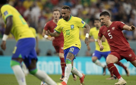 Médico da Seleção diz que Neymar sofreu entorse no tornozelo direito