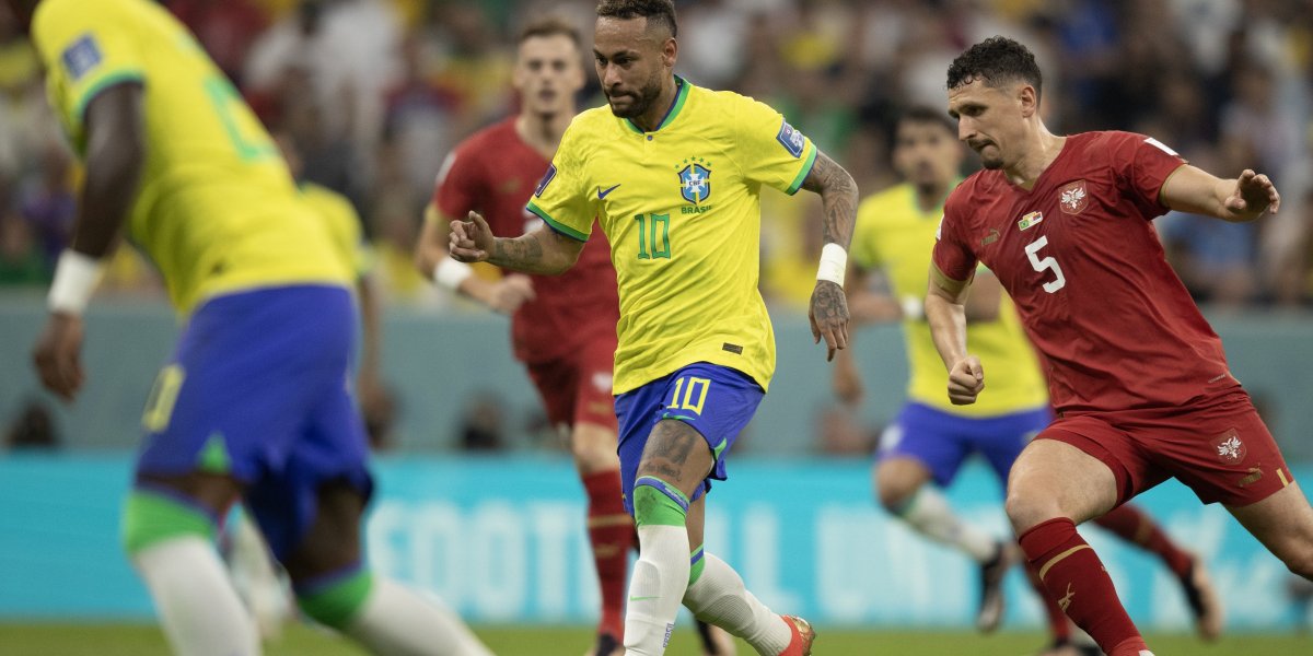 Médico da Seleção diz que Neymar sofreu entorse no tornozelo direito