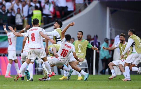 Com gols no final, Irã vence o País de Gales por 2 a 0
