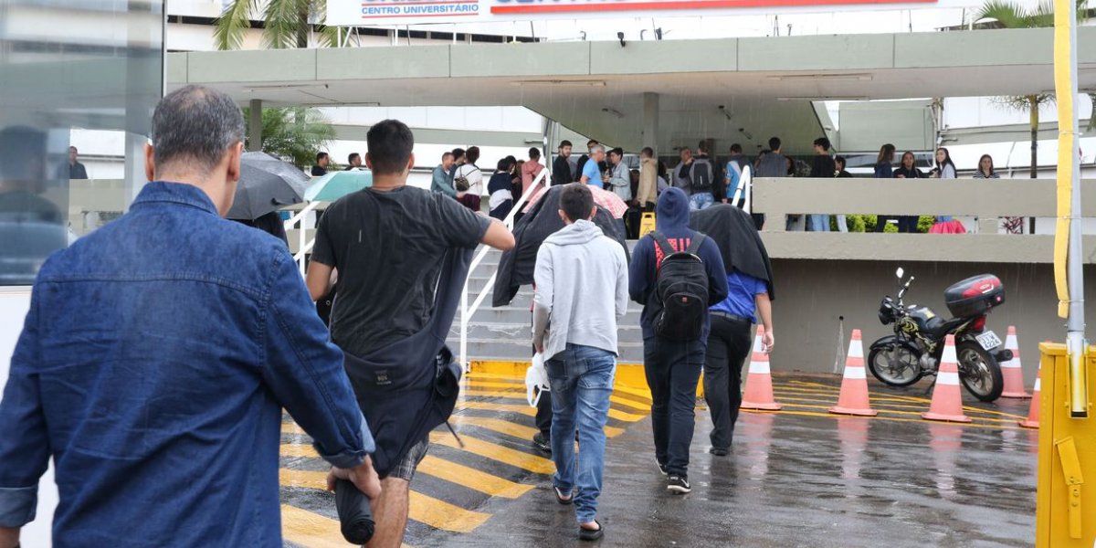 Provas do Enade são aplicadas neste domingo em todo o país