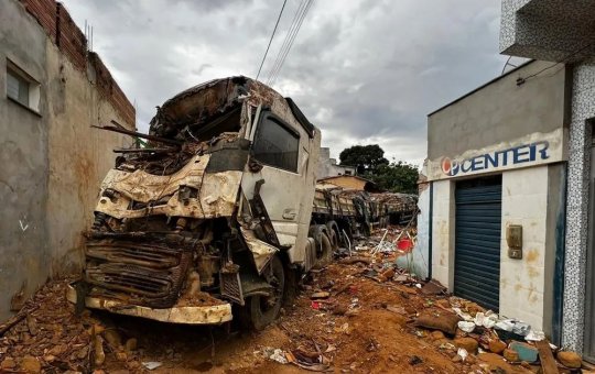 Carreta invade casa e mata duas pessoas na Chapada Diamantina
