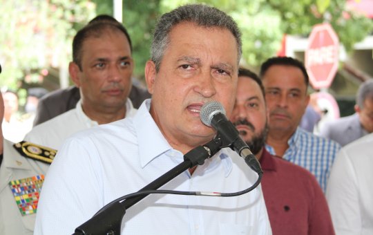 Rui Costa voltará a obrigar uso de máscaras e diz que avanço da Covid "preocupa"