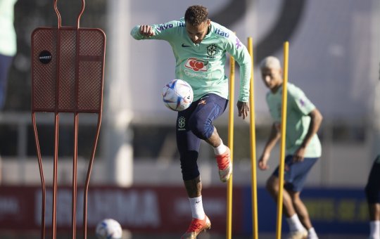 Em tratamento, Neymar não acompanha jogo do Brasil no estádio; Danilo comparece