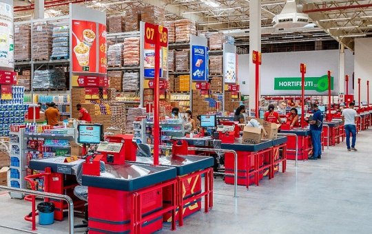 Vídeo: Grupo saqueia produtos em supermercado na Avenida Bonocô, em Salvador