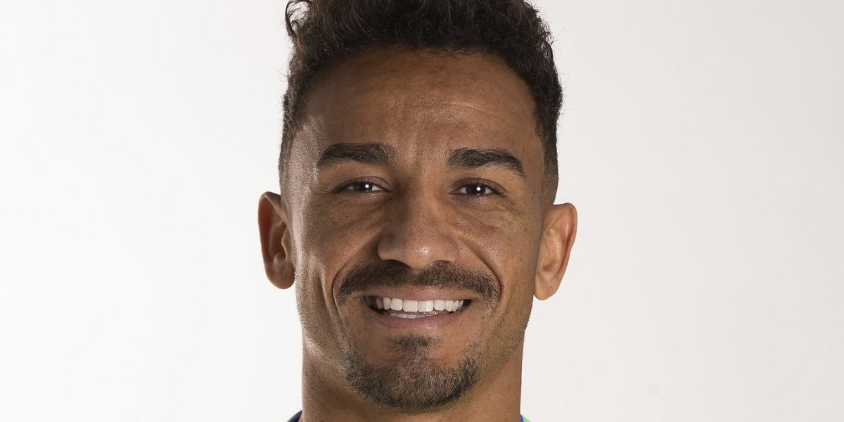 Danilo, lateral da Seleção Brasileira, publica texto enaltecendo heróis da nação