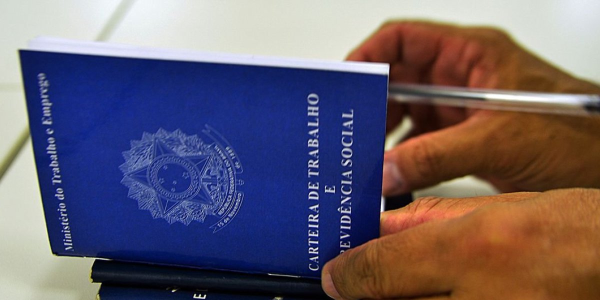 IBGE: desemprego segue em queda e chega a 8,3% em outubro