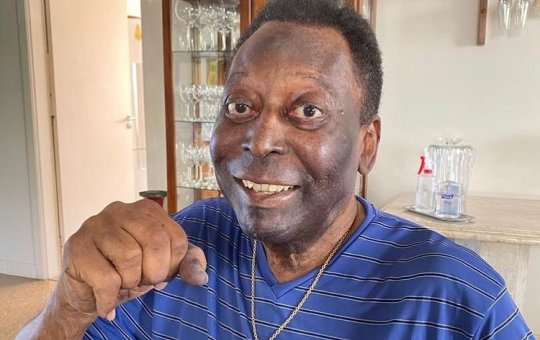 Em luta contra um câncer, Pelé volta a ser internado às pressas em São Paulo