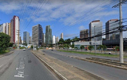 Homem é assaltado em saída de agência bancária na Av. Tancredo Neves