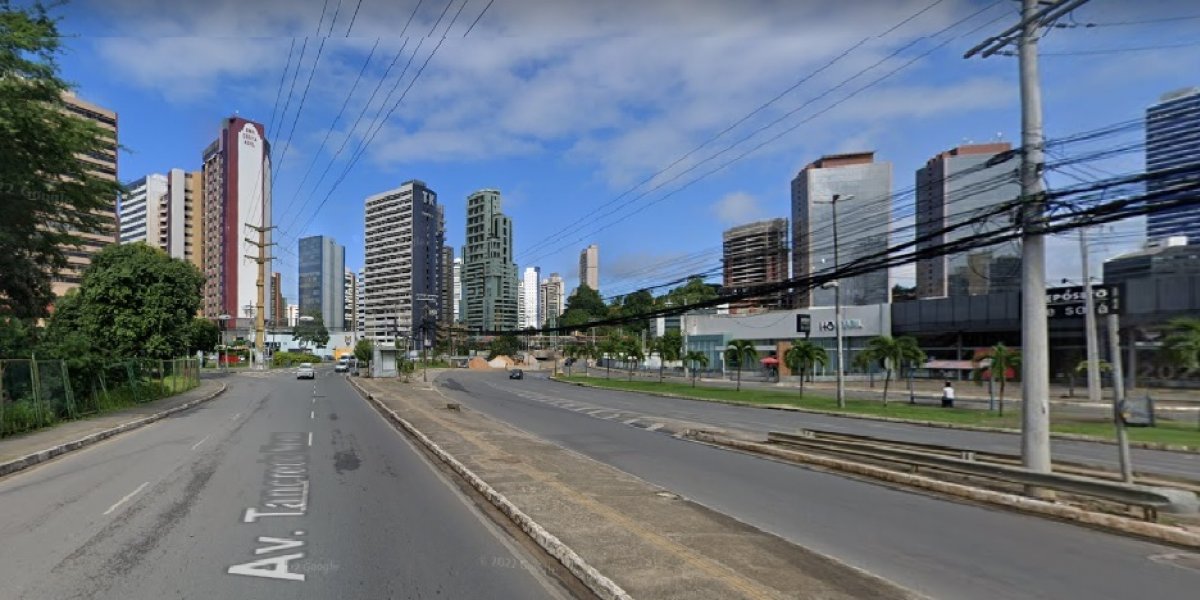 Homem é assaltado em saída de agência bancária na Av. Tancredo Neves