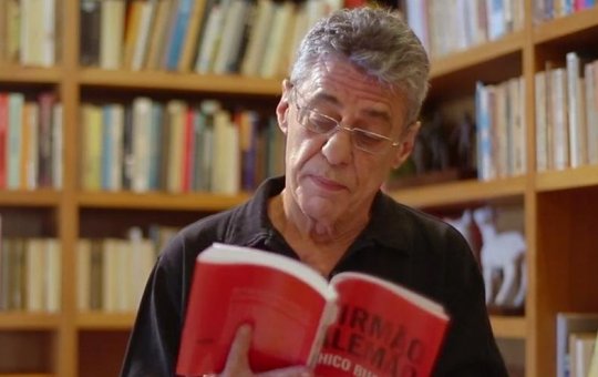 Chama o VAR: Chico Buarque tem autoria de clássico novamente negada por juíza