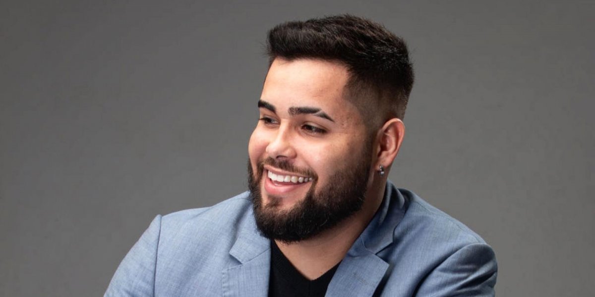 Jerry Smith é flagrado aos beijos com humorista; assista ao vídeo