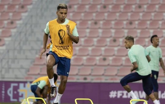 Rodrygo ganha disputa com Everton Ribeiro e será titular em jogo do Brasil