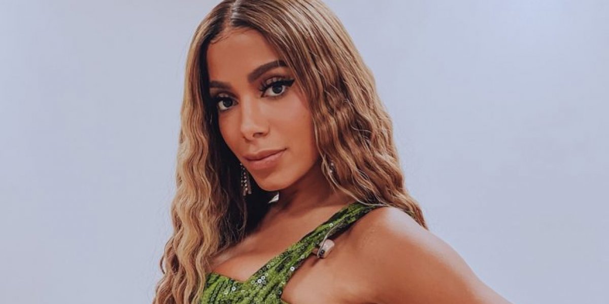 Anitta dá entrada às pressas em hospital de São Paulo