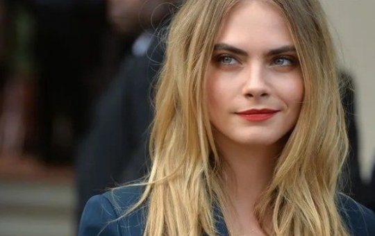 Cara Delevingne assume que era viciada em conteúdos pornográficos