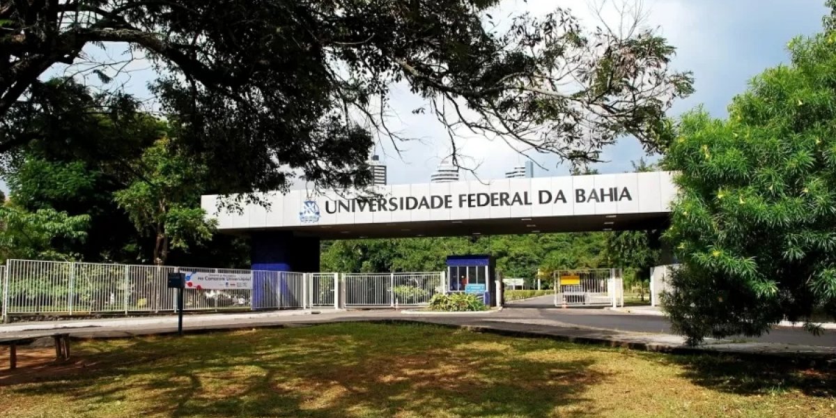 Governo Bolsonaro volta atrás e bloqueia novamente recursos das universidades
