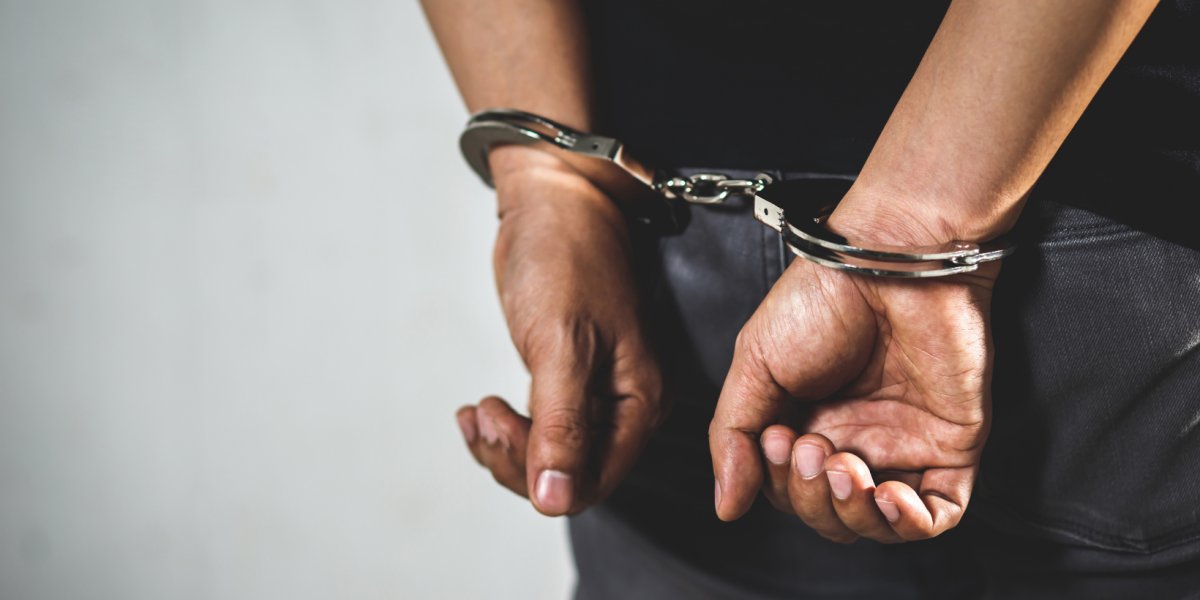 PM suspeito de agredir companheira em discussão política é preso em Salvador